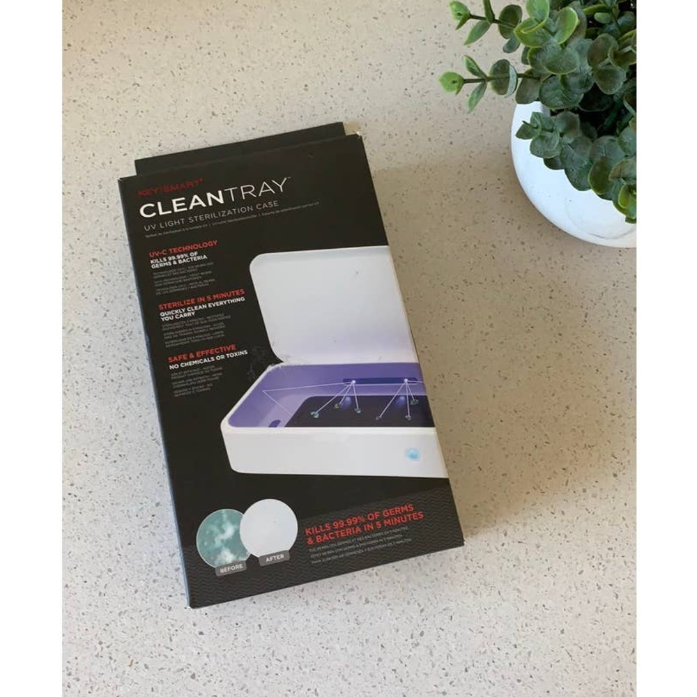 NWT KeySmart CleanTray is a UV light sterilization case in White